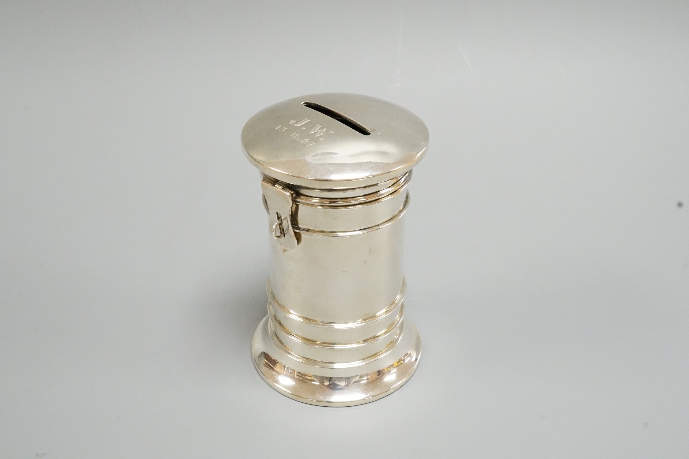 A George V silver 'postbox' money box, with associated? padlock, no key, Robert Pringle & Sons, London, 1926, height 10.2cm.